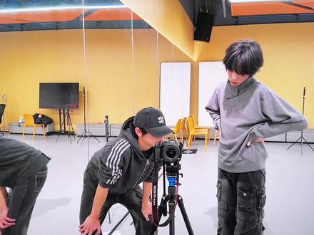 果然是表哥先说话的!还加w了,距离如此之近啊啊啊啊啊#橹穆 #王橹杰 #穆祉丞 #新音纪录片#271199