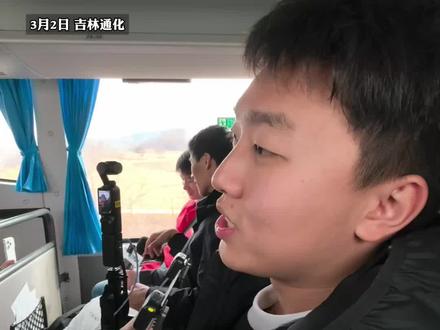 张云鹏漂泊24年后回家,记者兼职翻译 讲述这几天的感受,“云鹏没有人可以倾诉”(记者:越栋炜浩)