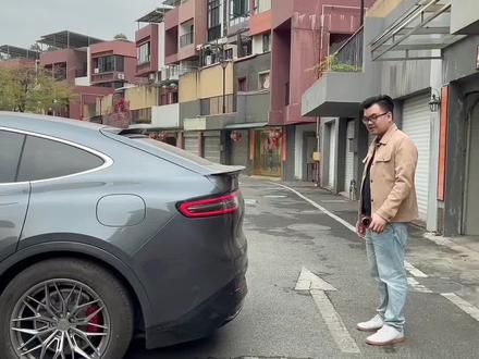 很多车友说脚踢后备箱不灵敏,动作要快,姿势要帅,百发百中#智界R7