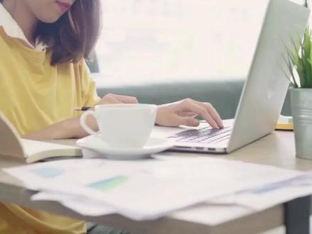 WPS for Pad把桌面级Office完整搬进iPad,数据透视表、LaTeX公式全支持,搭配妙控键盘直接替代电脑。#WPS推出iPad生产力版本 #iPad终于有了桌面级WPS #WPSforPad带火妙控键盘 #WPS #WPSforPad