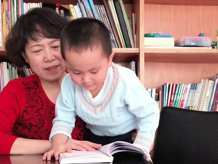 #王恒屹 #弘扬国学经典文化 4年前,4岁多的小屹跟奶奶一起背古诗的小片段~时间有点长#库存 #诗词