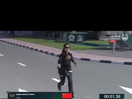 【🔥阿联酋特警赛中国女队杀疯了!】首次出征即碾压美印男队!战术突击2分03秒破纪录,120kg轮胎轻松抬行!谁说女子不如男?这就是中国力量!💪 #中国女特警 #硬核实力