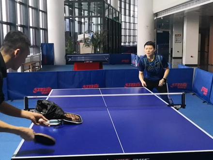 正手挑短球速度慢、威胁小,学会暴挑瞬间完成台内短球技术升级