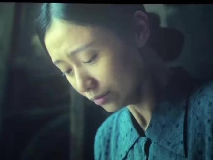 害怕你的眼泪没人为你抹去#淑柔
刷到很多网友因为看这个电影哭的不行 其实一开始是抱着电影情节是不是强制煽情的心态去看的 所以内心很平静 但是看完我真的想说这是一部很细腻的片子 进电影院本身就是品味这个电影 而不是把哭作为来评判这个电影的标准 我想说每个人的共情能力不一样 感觉全片没有强制煽情的片段 平淡却温情 看到后面明明感觉很平淡 但是却时不时给你来上一刀的感觉 一直在强忍泪水 但是眼泪却不受控制自己流了下来 其实说了那么多 只是突然很感慨 自己一直处于这种快节奏的生活环境下 一直在不停的追求很多东西 突然明白了“从前车马很慢 一生只够爱一人”这句话的含金量 这真的是我们这代人很难感受到的东西 还有最重要的阿嬷说:做人一定要有情有义#给阿嬷的情书