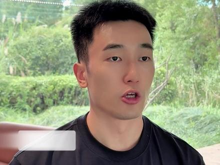 高控制欲家庭的“乖乖女”如何从缺爱到大女主 高控制型家庭长大的乖乖女,多在 30 岁前后,因婚姻或亲子关系触发内在觉醒,意识到自己一直活在他人期待中,存在隐性创伤,为逝去的青春遗憾委屈,因改变需否定过去而痛苦。
重新养育自己要三步:承认过去已发生且不可逆;梳理成长经历与自身资源,发现更多选择;整合过去优势,摒弃不符内核的部分,填充新需求。
社群通过相关梳理和线下活动助力大家突破,许多成员在多方面有了改变,开启新轨道。#缺爱 #缺爱疗愈 #主体性 #亲密关系 #原生家庭 #女性成长 #内在蜕变营 #应徐翔 #满月心理 #内在缺爱到圆满 #爱上完整的自己 #爱人 #家人 #大女主 #事业女性 #独立女性 #职场女性 #依恋 #安全感 #女性力量 #情感 #女生必看 #自我成长 #爱自己 #原生家庭 #人格独立 #强者思维 #更好的自己 #心理学 #焦虑 #祛魅 #蜕变 #逆袭 #成长 #变强 #正能量 #情感树洞 #人生 #吸引力法则