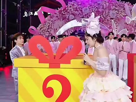 520龙悦(妹妹) 选🎁+拆🎁+做任务 今天是龙悦霸道总裁和希妹的组合~
#520#龙浩天妹妹#言希#一生希悦#龙浩天大舞台
@龙悦🐰(龙浩天妹妹) @言希🔥·银河系001
