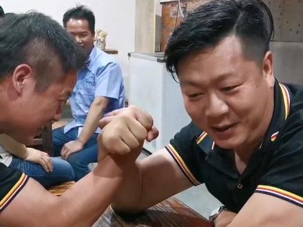 05年刚跟亲戚合伙时认识了现在的发妻。那时日子过得很苦,个人资产为零,家里片瓦没有,她仍然嫁给了我一直支持我。