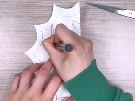 10秒,就能剪出蜘蛛?动作要快,姿势要帅!#亲子手工 #儿童创意手工 #剪纸 #手工 #教程