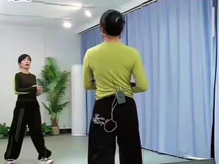 千千阙歌完整版保姆教学 D组部分慢动作分解 #千千阙歌 #潮流广场舞 #一学就会系列 偶然 小王子 原创舞蹈 #千千阙歌广场舞完整版