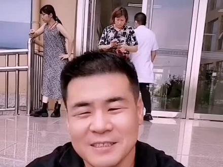 这是去年的潘大帅,真的很抱歉以这种方式认识你们。大帅说现在最想做的事情就是去上班修车,请为他加油吧!