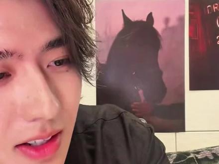 坤:我辛辛苦苦拍的MV 你们就给我p这个是吧 我真碎了#蔡徐坤碎了 #蔡徐坤新专