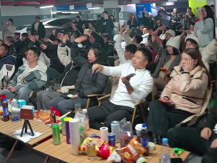 22号晚上9:30我们车库不见不散!全程直播欢迎来围观
#地下车库唱歌 #车库音乐会 #ermurnb #rnb酒吧 #ermu车库音乐会