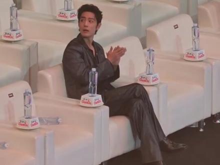 不许抱 这大嗓门吓一激灵哈哈#肖战#颜值#明星#直拍