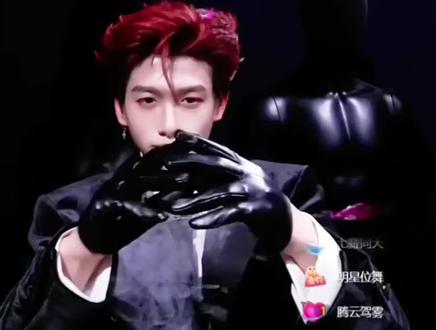 抽象是真抽象 帅也是真的帅#喜悦男团 #胶带哥 @-零 @零-异男🌟