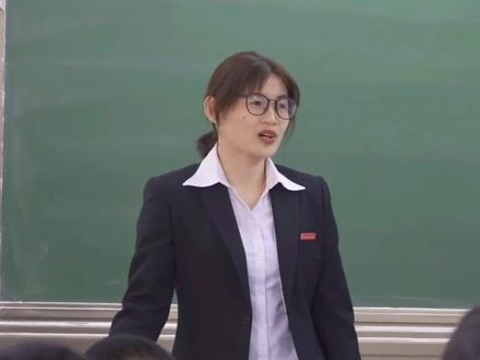 30 秒搞定 200 页 PPT!豆包这波操作拯救大学生水课作业#豆包 #大学生水课作业 #AI