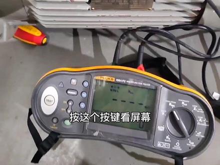 没点家伙什儿还镇不住场面了,四万的摇表测电机好坏#摇表的使用方法 #电机好坏如何鉴别 #精密仪表仪器 #电机维修 #电工知识