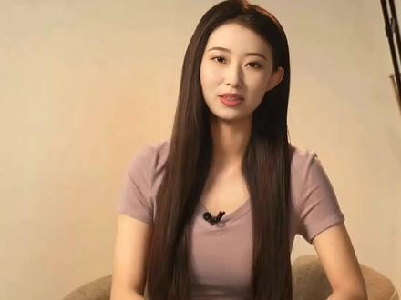 演员张颂文在街头救人的事迹登上热搜