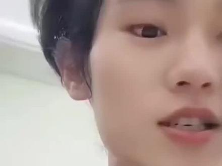 这种视频差不多都找不到了,我找了好久,这种素材,以前最喜欢的情侣博主,都有孩子了,离婚了,很懵逼啊