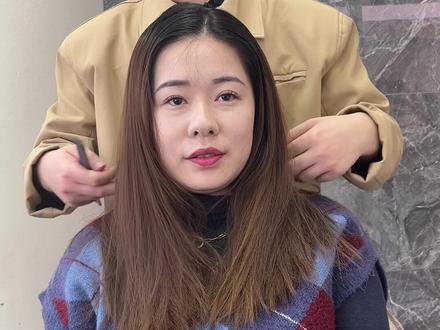 剪完这个刘海瞬间年轻了18岁#减龄刘海 #郑州做头发哪里好 #抖音小助手