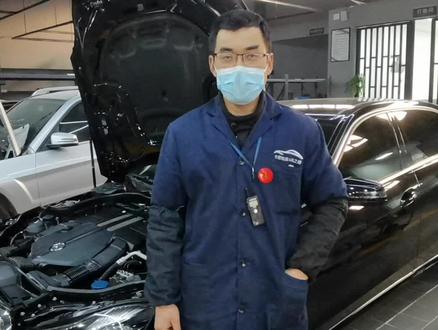 奔驰遥控钥匙隐藏功能
一键开关所有车窗
如何操作一起来看看
#汽车保养与维修 #抖音汽车 #铂星奔驰售后服务中心 #抖音小助手