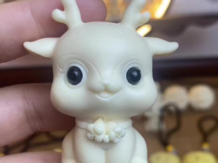 梅花鹿摆件 一鹿相伴 一鹿有你 一鹿发发发! #热门推荐 #手艺人 #工艺品摆件 #象牙果