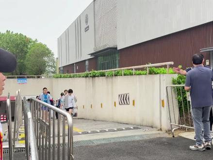 仰卧起坐61个,实心球12米,足球绕杆7.2秒,1000米3分15秒,满分通过。#福州第十九中学 #体育中考