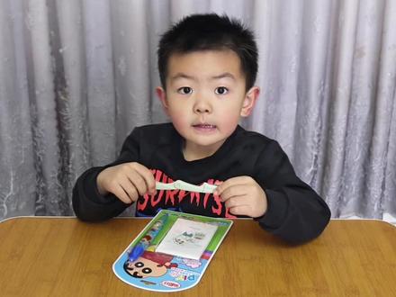 宝贝还是第一次吃糖果食玩,能吃能画,好吃好玩#开箱 #糖果食玩 #亲子互动 #蛀牙