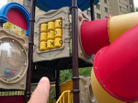 大滑梯上发现一个可以拉长的初代奥特曼 捡到大头奥特盲盒 #奥特曼