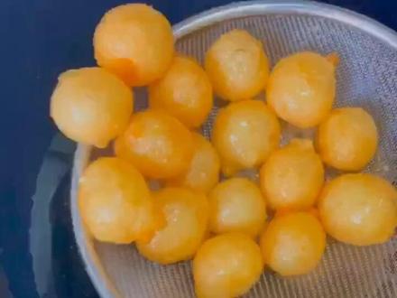 在云南一坨洋芋一盘菜,吃洋芋长子弟🤓#炸洋芋#土豆丸子 #玉溪 #云南方言 #云南味道 @DOU+小助手