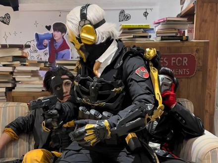 跟渡鸦聊聊天,外卖就送腿上了。。。 #三角洲行动 #红狼 #渡鸦 #典狱长