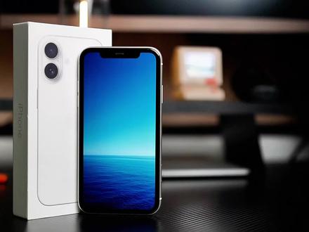 能坚持用iPhone11的原因只有1个…
相比较老大哥iPhone11Pro和iPhone11ProMax,iPhone11仿佛成为了香馍馍,这种香还是来源于这块高素质LCD屏幕,虽然iPhoneSE3也是LCD,但尺寸就劝退了很多人。过去几年,很多LCD用户一直在坚持用iPhone11,续航不行就换电池,屏幕摔了就换屏幕,而早在4年前,初晓LCD的我,还在纠结夏普屏和东芝屏的区别,而现在的话题,则集中在最适合养老的系统版本是哪个上面。 #数码科技 #iPhone11 #LCD手机 #护眼手机 #lcd