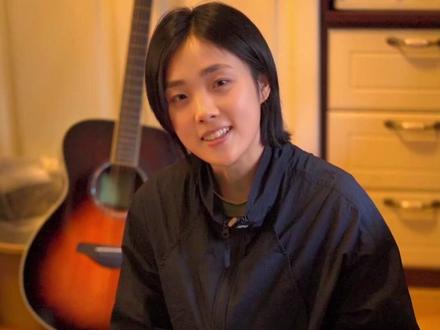 我以为跳舞的人都疯了,后来才知道只有我,听不到音乐! @情绪先生