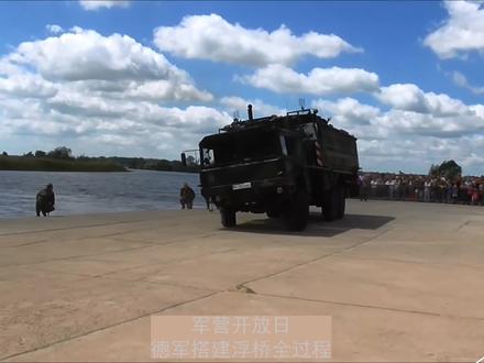浮箱车在舟桥搭建过程中的作用 #浮桥 #舟桥