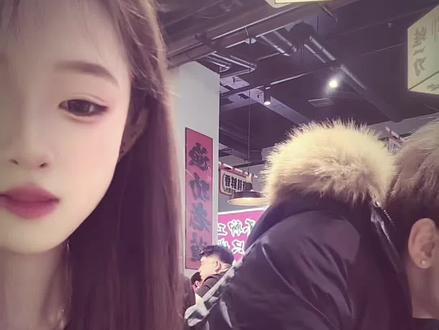 和爱的人并排坐真的好幸福#情侣#爱就是一起吃好多好多顿饭 #我们俩#恋爱日常