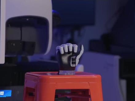 马斯克之后,蓝思科技联手强脑科技,量产脑机接口热潮已至! #蓝思科技 #强脑科技 #智能仿生手#人形机器人#脑机接口