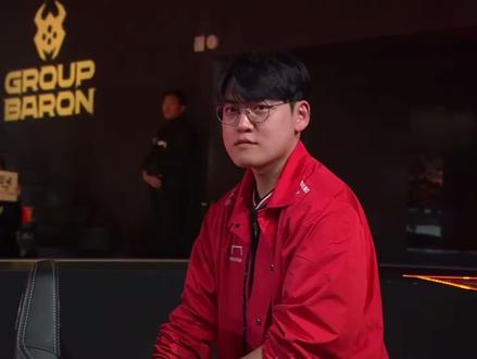 T1 1:2不敌GenG!赛后Gumayusi表态只想加盟IG联手TheShy#T1对战GEN #gumayusi #faker #ig #识货种草官