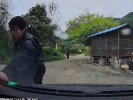 东北雨姐被曝售卖红薯粉条没红薯 博主称上门打假被群殴 (来源:赏金猎人灰烬 )#东北雨姐 #打假 #消费维权 #网红 #热点