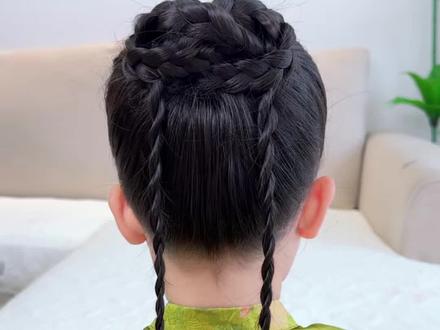 夏日清凉高盘发,六一参加活动搭配任何裙子都好看,还可以亲子同款哦#女儿的夏日清凉发型 #六一发型#高盘发#儿童编发#简单好看发型