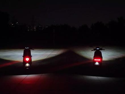 雅迪E10和9号M95C的灯光对比#雅迪电动车 #9号电动车