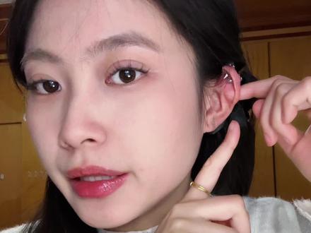 恶魔钉打后感! 打了有一个月了 总结两点:
1无时无刻不在发炎 永远都是肿肿的 我甚至已经习惯了发炎的痛感!
2勾头发!特别是长发!非常非常之勾头发!
对恶魔钉有想法的bb们要考虑是否能接受它长时间的发炎带来的疼痛 养好它确实不容易!#恶魔钉耳骨钉 #穿孔 #耳骨钉 #耳洞