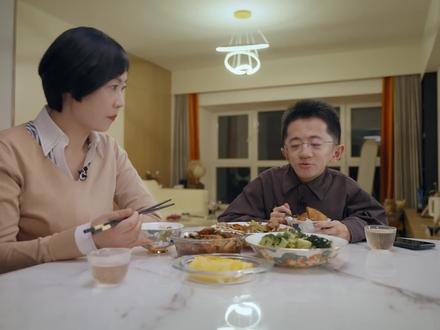 刘大铭对话自己的父母,是什么样的家庭才能支撑他成就了生命的奇迹?#高校教授几乎浑身插满钢针 #中国人的家