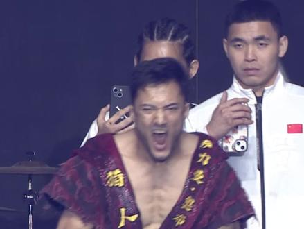 萨力曼稳健的拳法中透露着一股子狠劲#昆仑决 #昆仑决新春盛典 #昆仑决世界冠军金腰带 #萨力曼