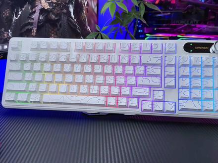 两位数拿下的三模 带灯效 还带数显屏的#静音键盘 #前行者 #键盘 #前行者v102 #游戏外设