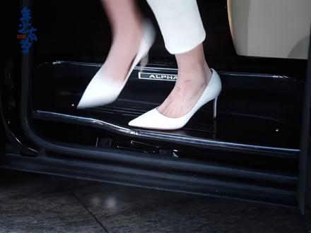 工作快准狠,情绪零内耗。欢娱影视演员@何瑞贤 主演的《#年少有为 》正在热播中,每晚18:00锁定腾讯视频。#何瑞贤