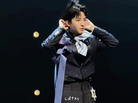 邀请了好朋友董子健当观众,今天有点紧张的小凯#王俊凯