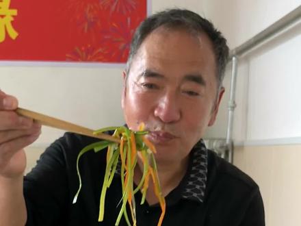 蒜苔这样吃,搭配炒饼,相当哇塞。#首届蒜苔改造大赛来啦#满级吃商通关赛#野生挑战赛 #满级吃商通关赛