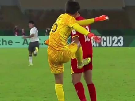 tang一下就杀进去。#u23国足 #李昊 #灵魂画手#画画#搞笑