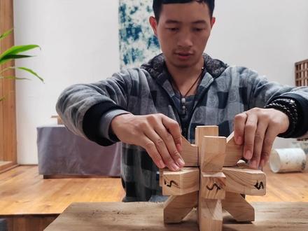 #传承传统文化 九通鲁班锁拆装,口口相传的鲁班智慧,榫卯结构的运用#榫卯结构 #手工艺人 #手艺人 #鲁班锁 #传承文化