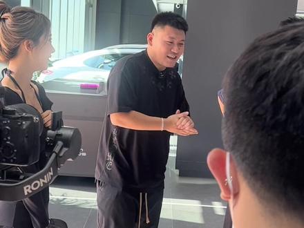 偶遇韩老师和他漂亮的老婆 @韩景枫51KING #超跑