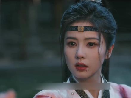 当萧怀瑾拦住李佩仪手刃右相崔敏中的那一刻,其实是将她推向了更深的绝望深渊,他让她活着,却让她觉得生不如死,李佩仪苦等十五年,找到真凶却杀不得,萧怀瑾不仅不帮忙反而倒戈!#好剧推荐 #二创激励计划 #白鹿 #古装